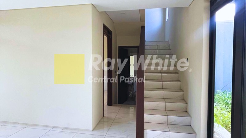 Rumah 2 Lantai di Tatar Punawangi Kota Baru Parahyangan