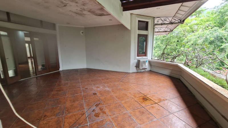 Rumah Tinggal 2 Lantai + Kolam Renang di Mandala Raya Tebet Jaksel 