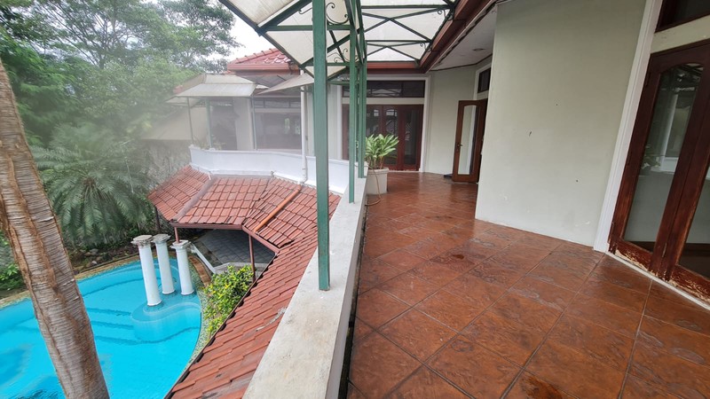 Rumah Tinggal 2 Lantai + Kolam Renang di Mandala Raya Tebet Jaksel 