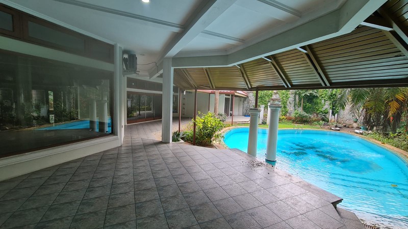 Rumah Tinggal 2 Lantai + Kolam Renang di Mandala Raya Tebet Jaksel 