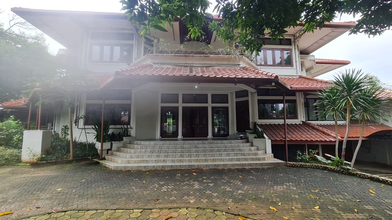 Rumah Tinggal 2 Lantai + Kolam Renang di Mandala Raya Tebet Jaksel 