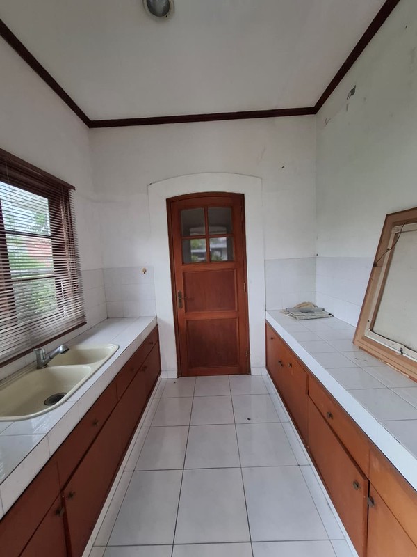 Investasi Rumah Eksklusif di Jl. Kapten Haryadi Sleman - Luas Tanah 1.289 meter dengan Lahan Sangat Luas