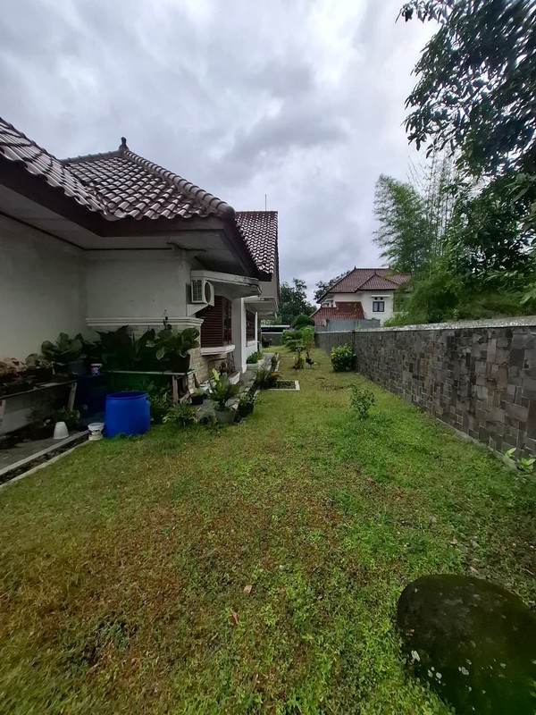 Investasi Rumah Eksklusif di Jl. Kapten Haryadi Sleman - Luas Tanah 1.289 meter dengan Lahan Sangat Luas