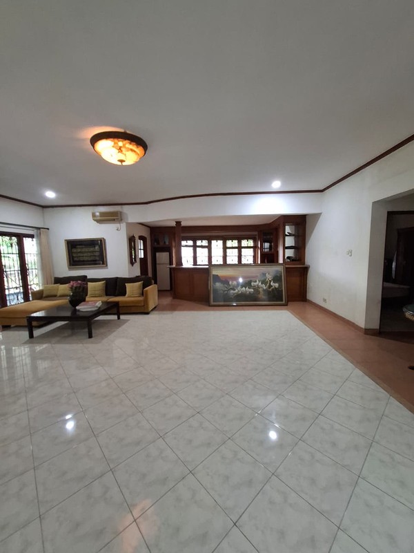 Investasi Rumah Eksklusif di Jl. Kapten Haryadi Sleman - Luas Tanah 1.289 meter dengan Lahan Sangat Luas