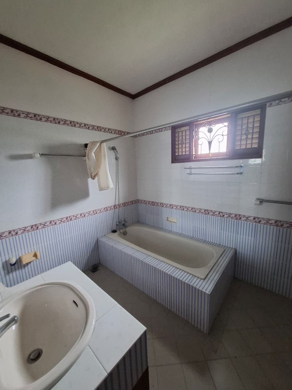 Investasi Rumah Eksklusif di Jl. Kapten Haryadi Sleman - Luas Tanah 1.289 meter dengan Lahan Sangat Luas