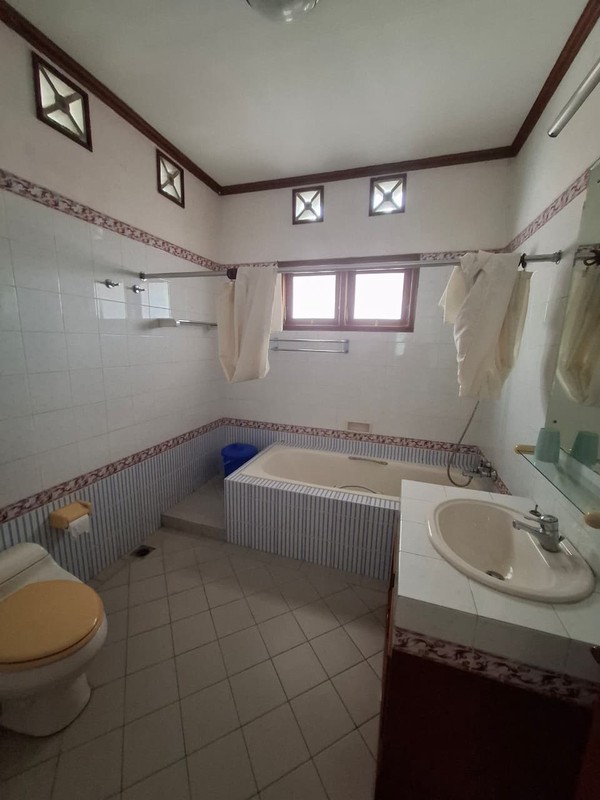 Investasi Rumah Eksklusif di Jl. Kapten Haryadi Sleman - Luas Tanah 1.289 meter dengan Lahan Sangat Luas