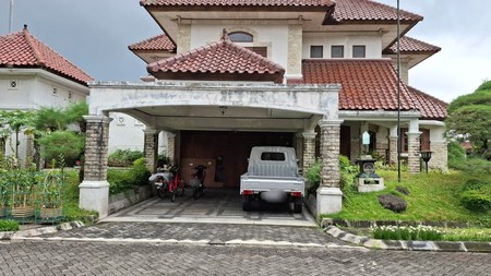 Investasi Rumah Eksklusif di Jl. Kapten Haryadi Sleman - Luas Tanah 1.289 meter dengan Lahan Sangat Luas