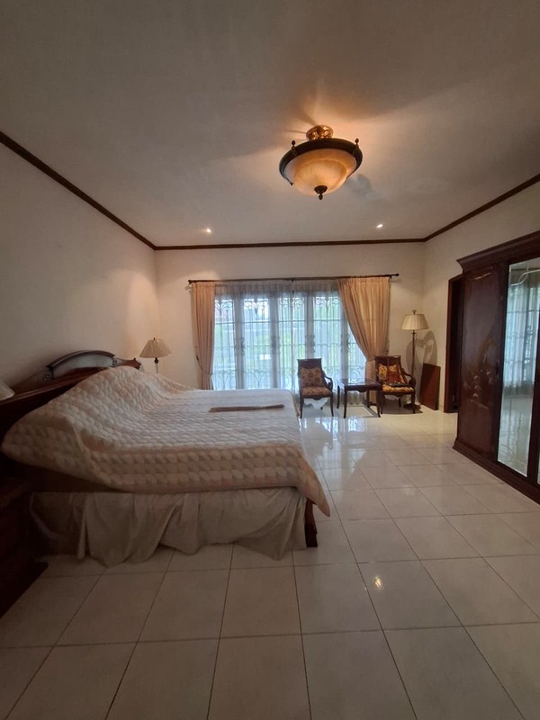 Investasi Rumah Eksklusif di Jl. Kapten Haryadi Sleman - Luas Tanah 1.289 meter dengan Lahan Sangat Luas