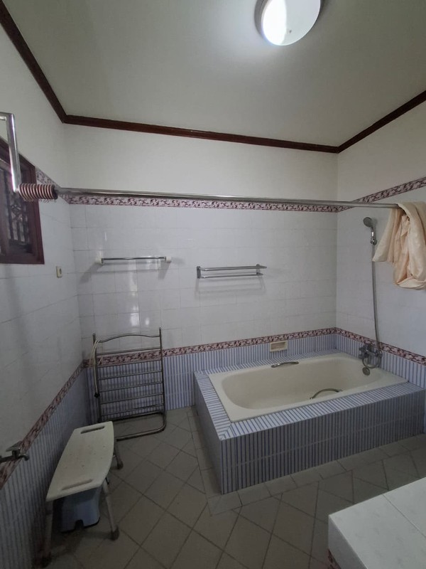 Investasi Rumah Eksklusif di Jl. Kapten Haryadi Sleman - Luas Tanah 1.289 meter dengan Lahan Sangat Luas