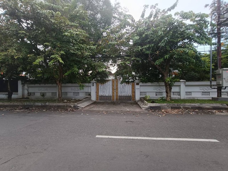 Dijual Rumah Bentuk Tanah kotak di Jl Sumatra Surabaya Pusat