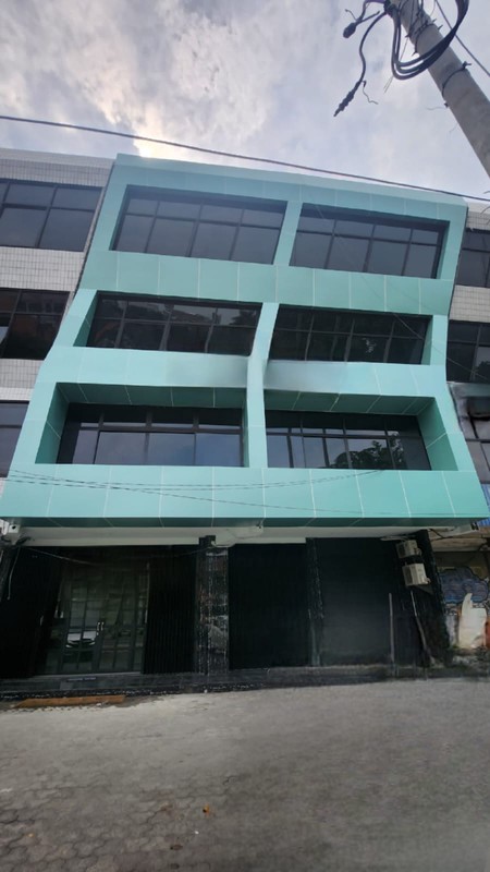 Disewakan 2 Unit Ruko Jejer Jalan Sumatera Gubeng Surabaya - Parkiran Luas, Ruko sudah ditembus