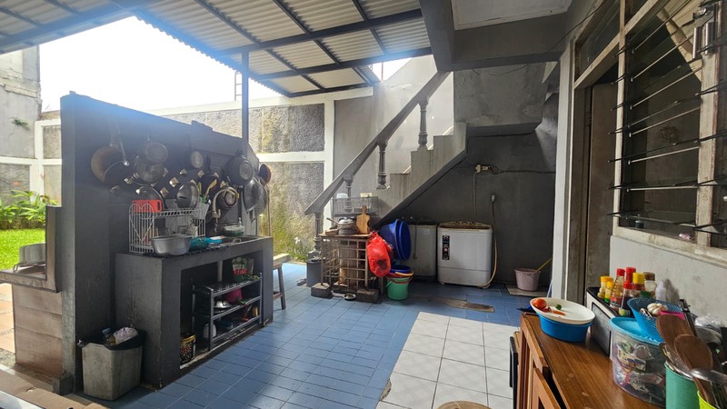 Cinere megapolitan rumah 2 lantai luas tanah 301 dekat masjid
