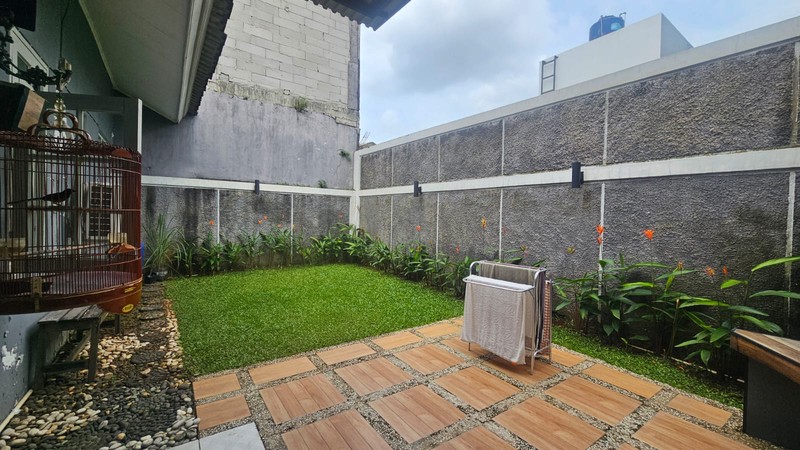 Cinere megapolitan rumah 2 lantai luas tanah 301 dekat masjid