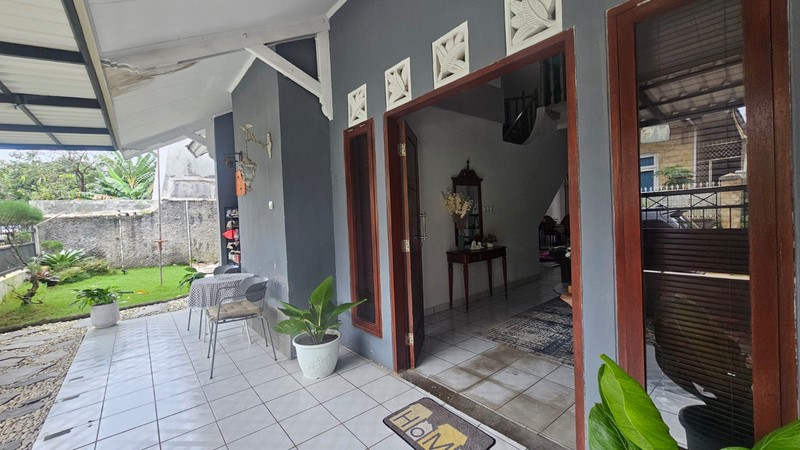 Cinere megapolitan rumah 2 lantai luas tanah 301 dekat masjid