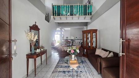 Cinere megapolitan rumah 2 lantai luas tanah 301 dekat masjid