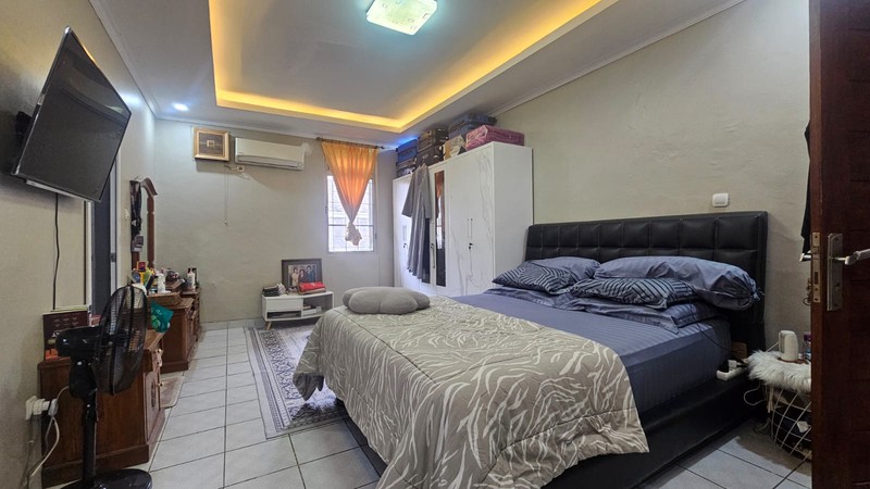 Cinere megapolitan rumah 2 lantai luas tanah 301 dekat masjid