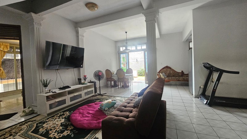 Cinere megapolitan rumah 2 lantai luas tanah 301 dekat masjid