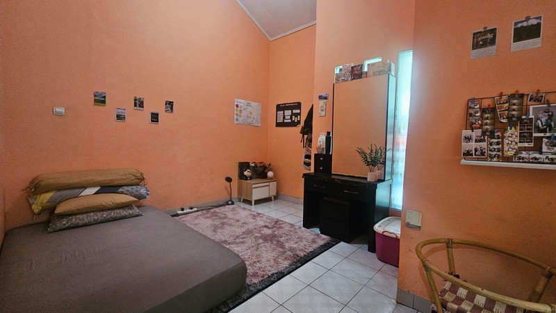 Cinere megapolitan rumah 2 lantai luas tanah 301 dekat masjid