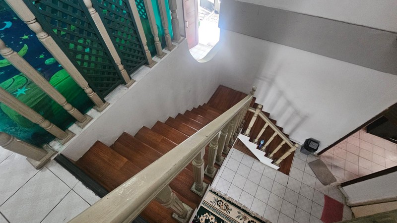 Cinere megapolitan rumah 2 lantai luas tanah 301 dekat masjid