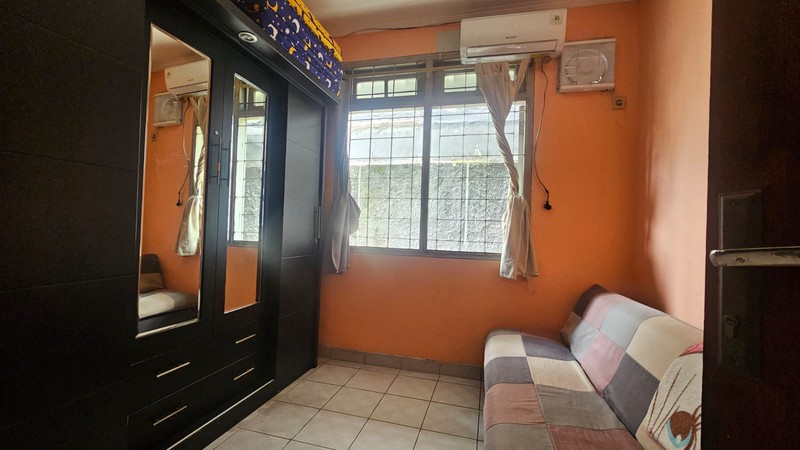 Cinere megapolitan rumah 2 lantai luas tanah 301 dekat masjid