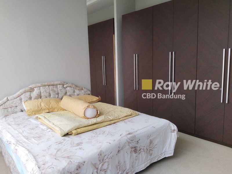 Rumah Mewah 2,5 Lantai di Setiabudi Regency Bandung Utara