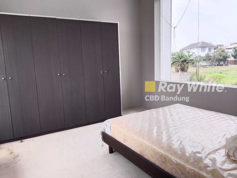 Rumah Mewah 2,5 Lantai di Setiabudi Regency Bandung Utara