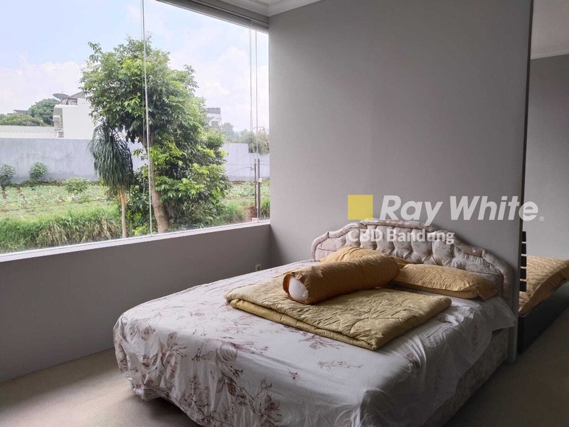 Rumah Mewah 2,5 Lantai di Setiabudi Regency Bandung Utara