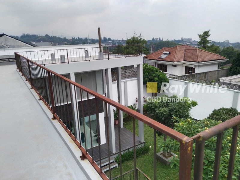 Rumah Mewah 2,5 Lantai di Setiabudi Regency Bandung Utara