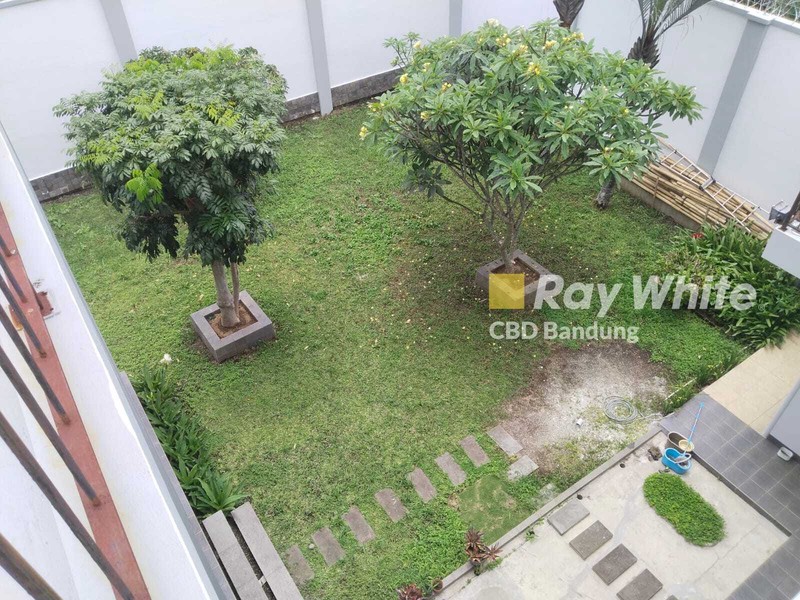 Rumah Mewah 2,5 Lantai di Setiabudi Regency Bandung Utara
