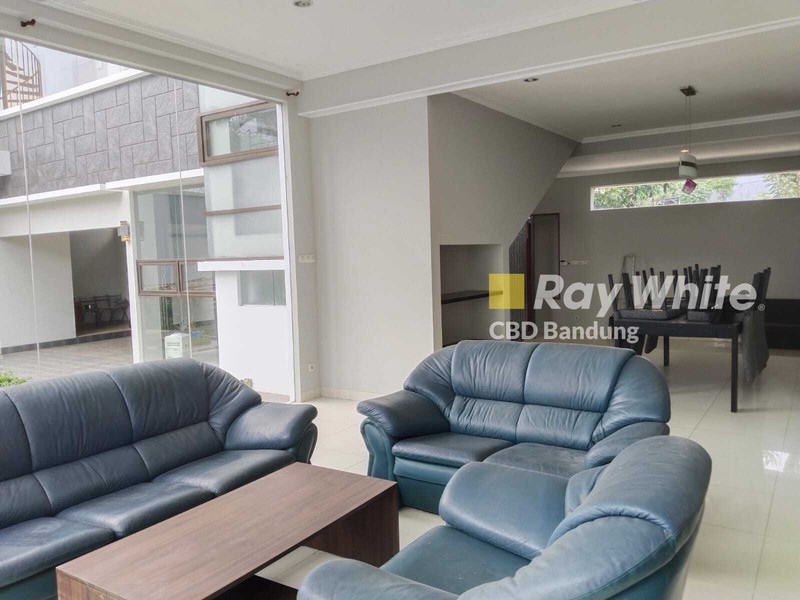 Rumah Mewah 2,5 Lantai di Setiabudi Regency Bandung Utara