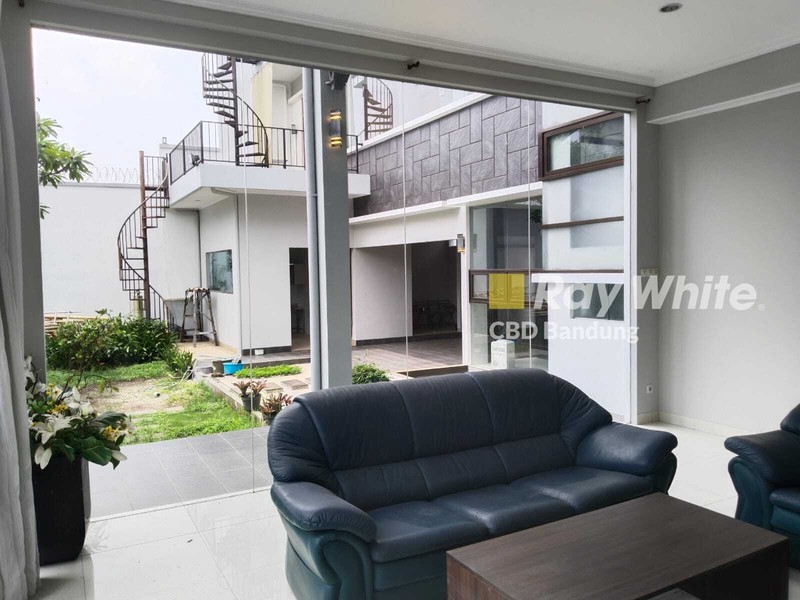 Rumah Mewah 2,5 Lantai di Setiabudi Regency Bandung Utara