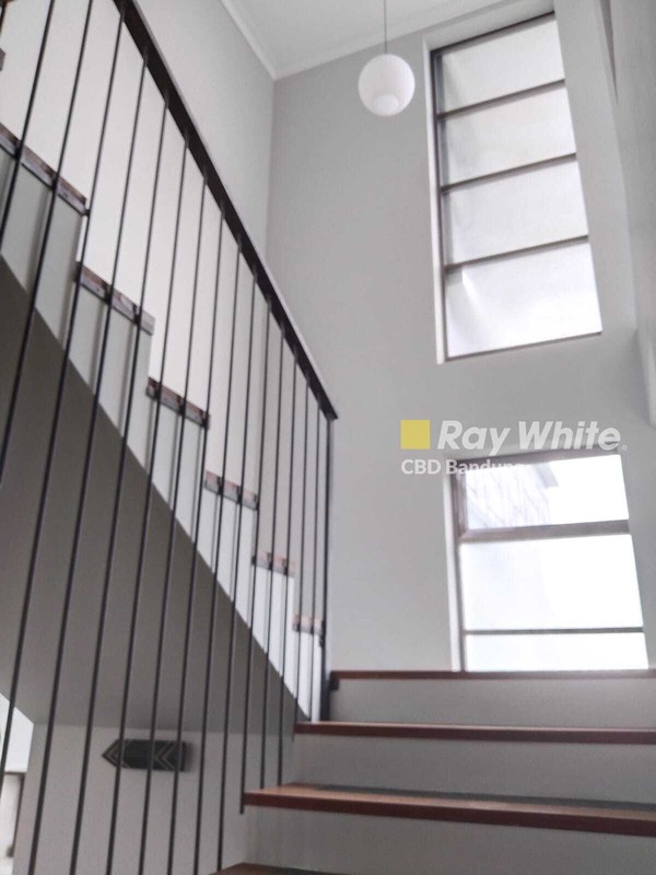 Rumah Mewah 2,5 Lantai di Setiabudi Regency Bandung Utara