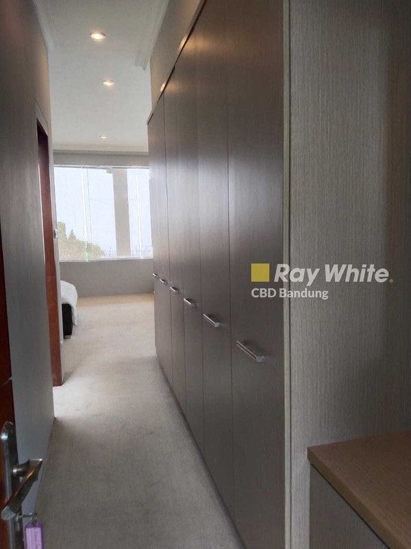 Rumah Mewah 2,5 Lantai di Setiabudi Regency Bandung Utara