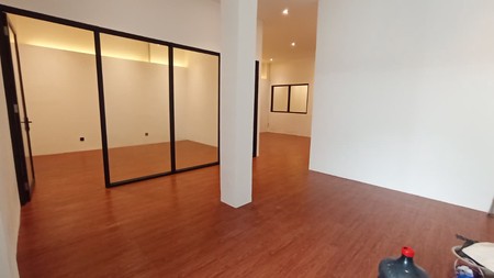 Rumah Kantor Disewakan Akses Jalan 3 Mobil Lokasi Tebet Jaksel