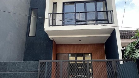 Rumah Baru 2 Lantai, Cantik Mewah, Di Griya Taman Tiga Putra Limo, 3 Menit Ke Mesjid Kubah Emas Depok