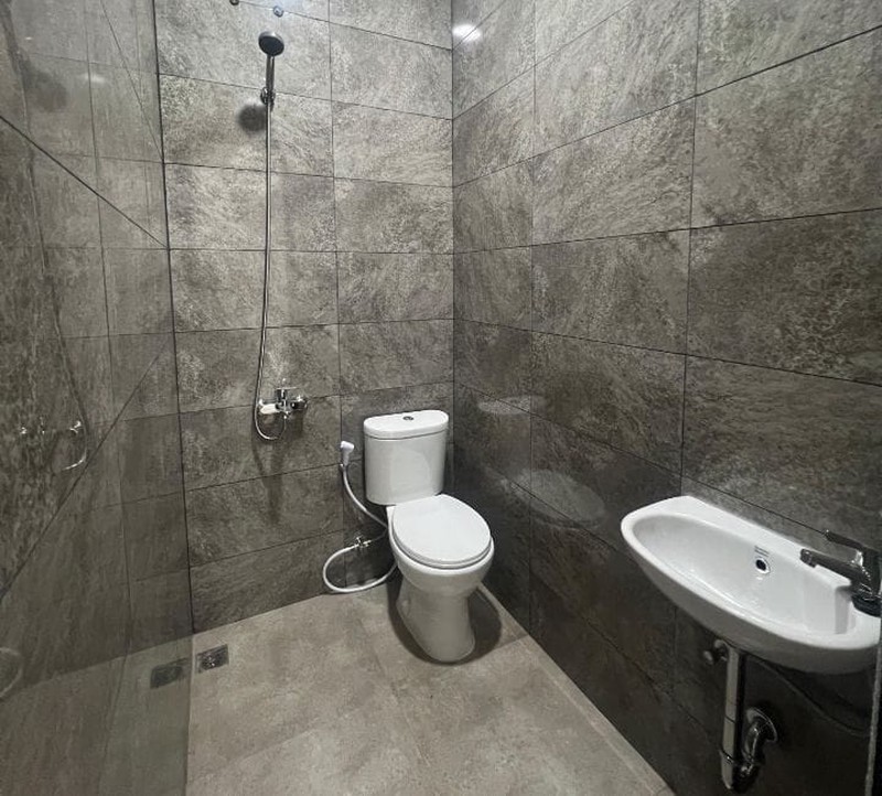 Rumah Baru 2 Lantai, Cantik Mewah, Di Griya Taman Tiga Putra Limo, 3 Menit Ke Mesjid Kubah Emas Depok