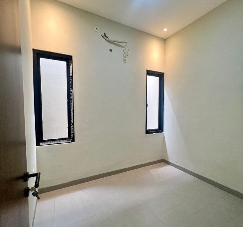 Rumah Baru 2 Lantai, Cantik Mewah, Di Griya Taman Tiga Putra Limo, 3 Menit Ke Mesjid Kubah Emas Depok