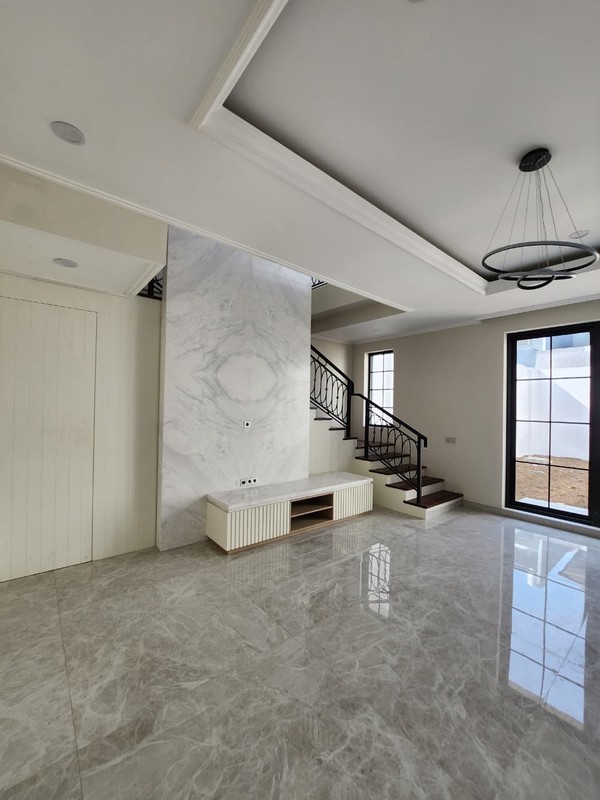 Dijual Rumah Baru Gress Ada Pagar Royal Residence  Wiyung