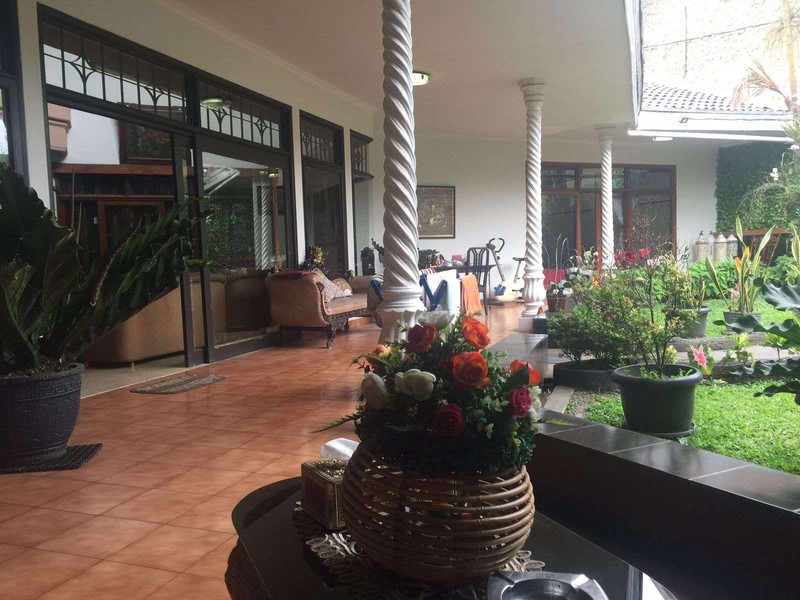 RUMAH LUXURY DI KAWASAN EXCLUSIVE! Rumah nyaman dan cantik di Taman Sakura, Bandung