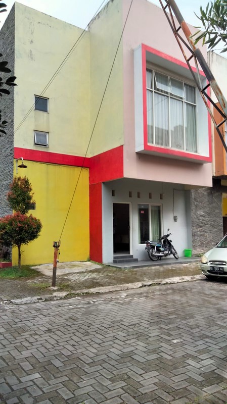 Rumah / Kostel 4 Kamar Dekat Gembiraloka Zoo Tengah Kota Umbulharjo Yogyakarta