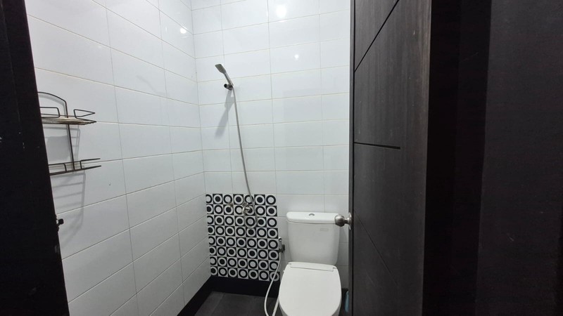 RUMAH SEWA TEBET BARAT - AKSES 3 MOBIL - 4+1 KT - 250 m² BANGUNAN