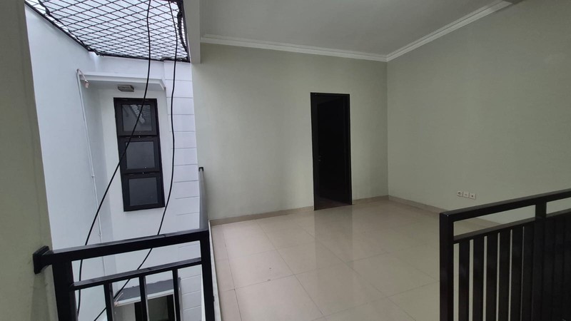 RUMAH SEWA TEBET BARAT - AKSES 3 MOBIL - 4+1 KT - 250 m² BANGUNAN