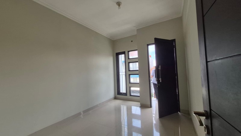 RUMAH SEWA TEBET BARAT - AKSES 3 MOBIL - 4+1 KT - 250 m² BANGUNAN
