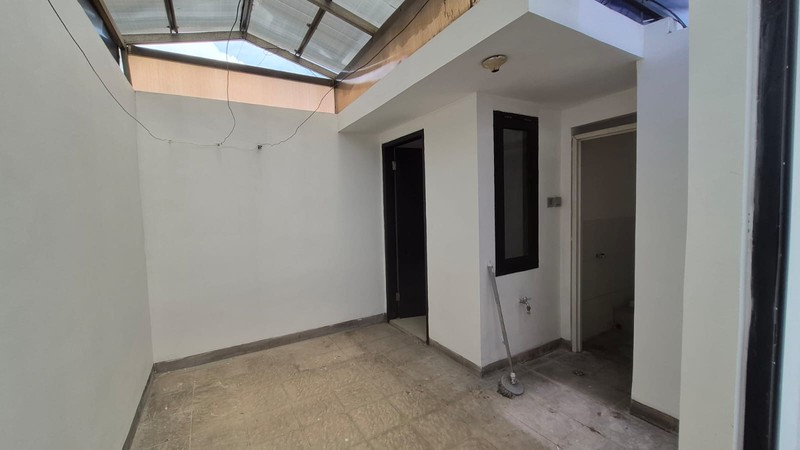 RUMAH SEWA TEBET BARAT - AKSES 3 MOBIL - 4+1 KT - 250 m² BANGUNAN