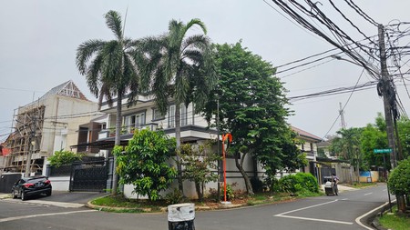 Rumah Mewah Hook di Pondok Indah Jakarta Selatan