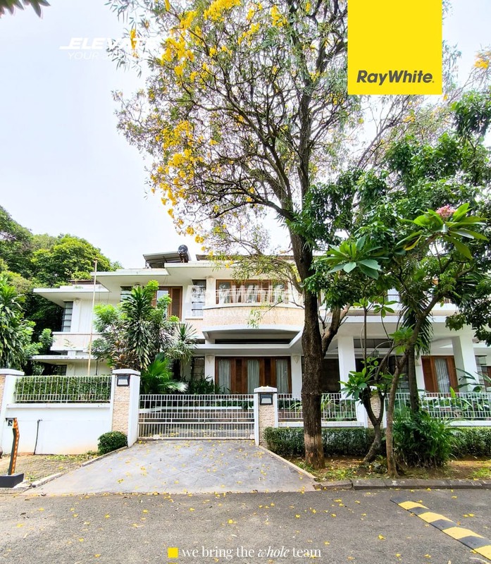 Rumah Mewah Asri Dengan Kolam Renang Lokasi Premium Pondok Indah, Jaksel