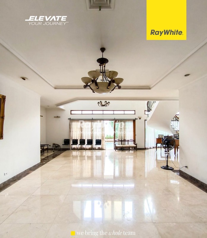 Rumah Mewah Asri Dengan Kolam Renang Lokasi Premium Pondok Indah, Jaksel