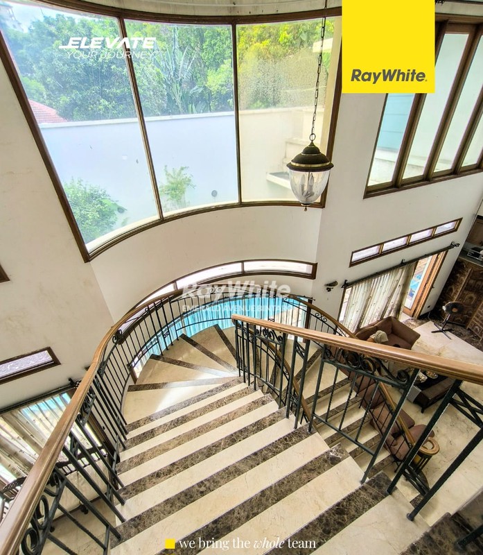 Rumah Mewah Asri Dengan Kolam Renang Lokasi Premium Pondok Indah, Jaksel