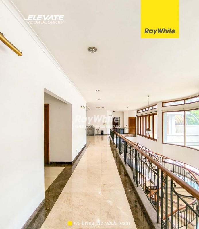 Rumah Mewah Asri Dengan Kolam Renang Lokasi Premium Pondok Indah, Jaksel