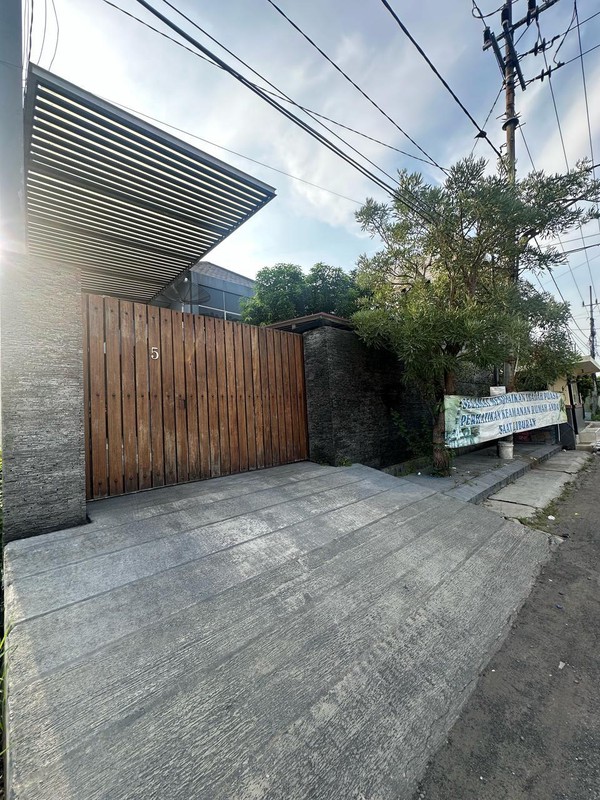 Dijual rumah mewah minimalis  modern di Raya Gading Pantai Kenjeran